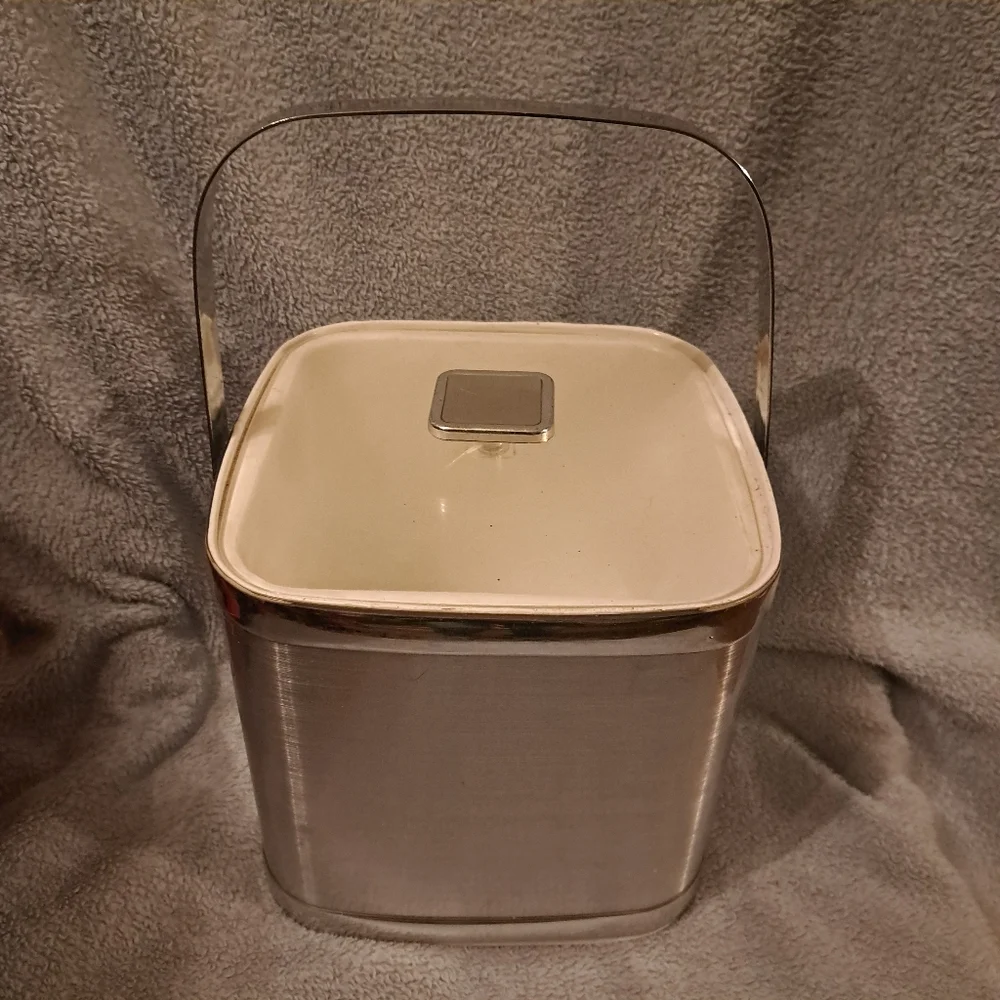 ELEGANT Vtg. 1950's Metallic Silver Rectangular ICE Bucket W/ LID